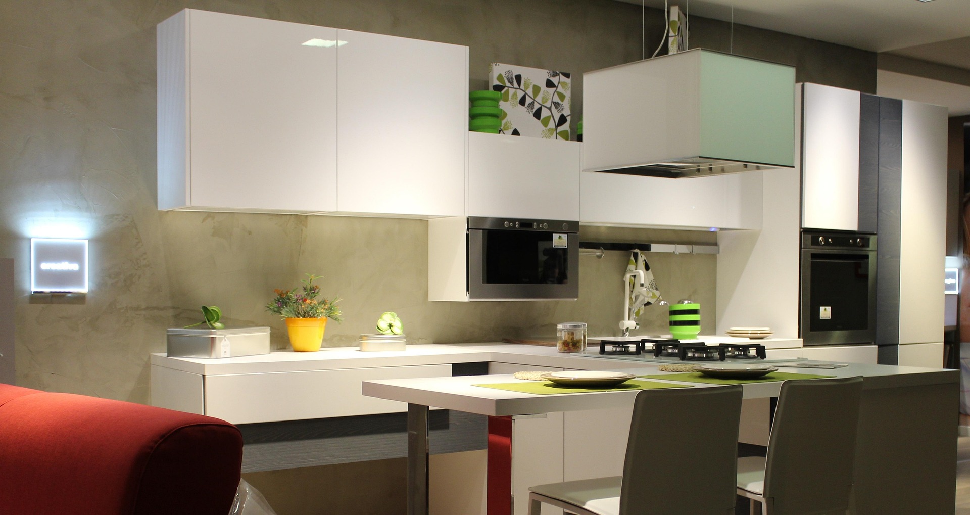 How to Choose the Right Kitchen Range Hood: Sizing, Airflow and Installation