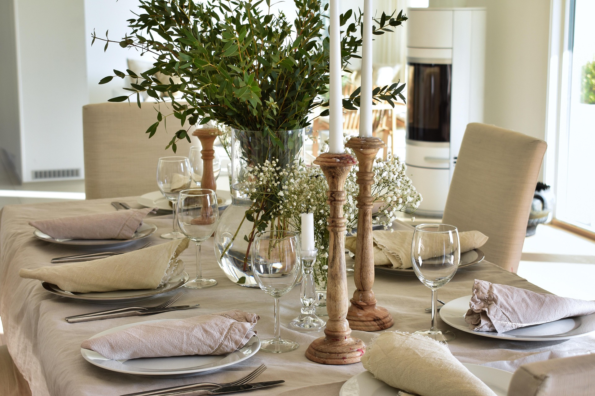 Table Setting Essentials That Make Any Gathering Feel Special (Without the Cleanup).